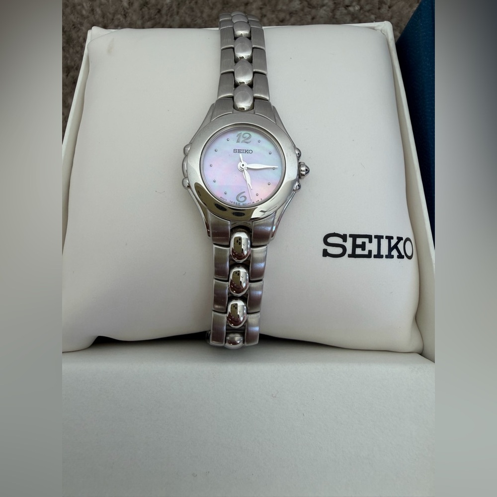 Seiko Women’s Silver Watch - Picture 2 of 2